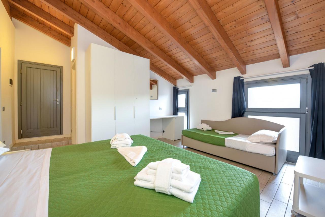 Borgo Gasparina Family Apartments Кастельнуово-дель-Гарда Екстер'єр фото
