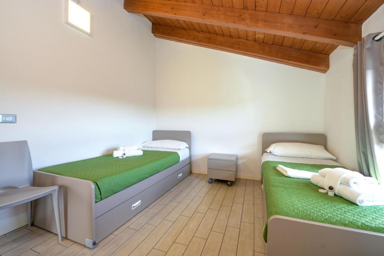 Borgo Gasparina Family Apartments Кастельнуово-дель-Гарда Екстер'єр фото