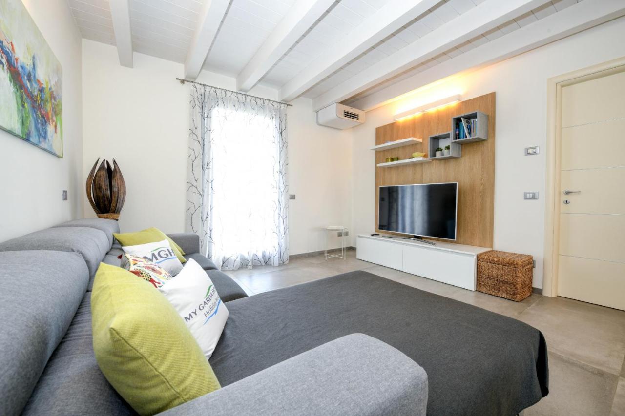 Borgo Gasparina Family Apartments Кастельнуово-дель-Гарда Екстер'єр фото