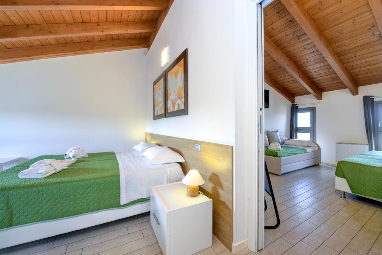 Borgo Gasparina Family Apartments Кастельнуово-дель-Гарда Екстер'єр фото