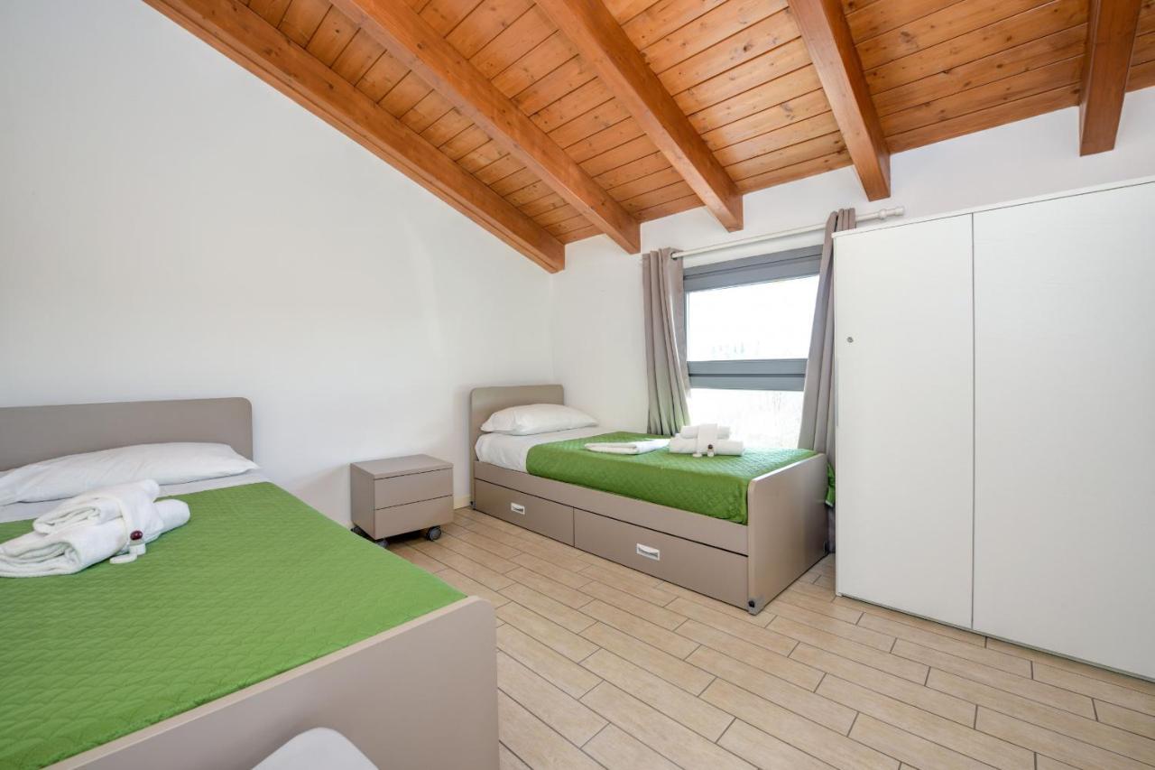 Borgo Gasparina Family Apartments Кастельнуово-дель-Гарда Екстер'єр фото