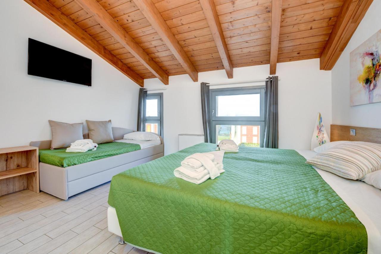 Borgo Gasparina Family Apartments Кастельнуово-дель-Гарда Екстер'єр фото
