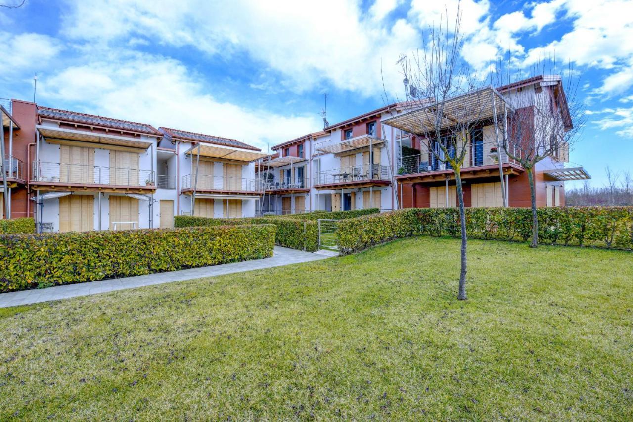 Borgo Gasparina Family Apartments Кастельнуово-дель-Гарда Екстер'єр фото