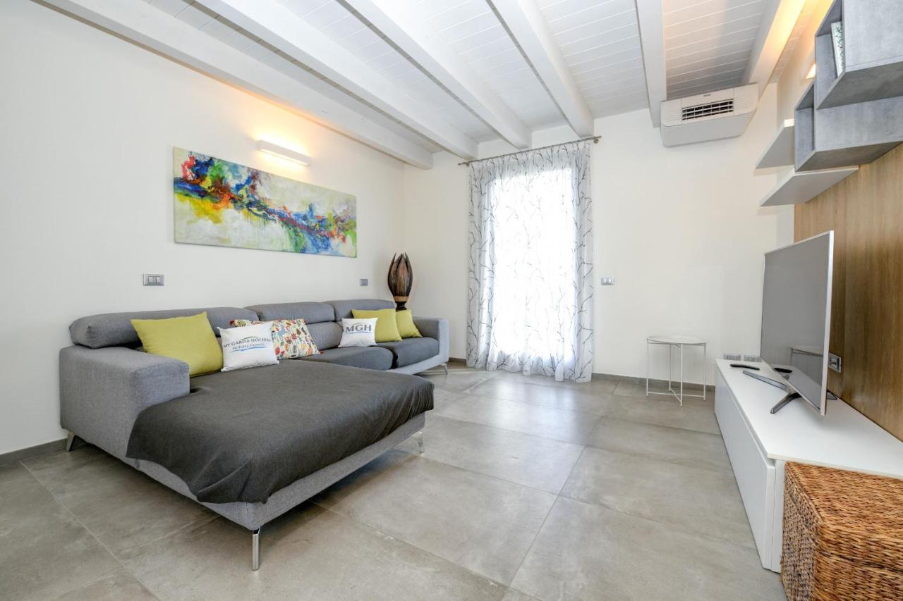 Borgo Gasparina Family Apartments Кастельнуово-дель-Гарда Екстер'єр фото