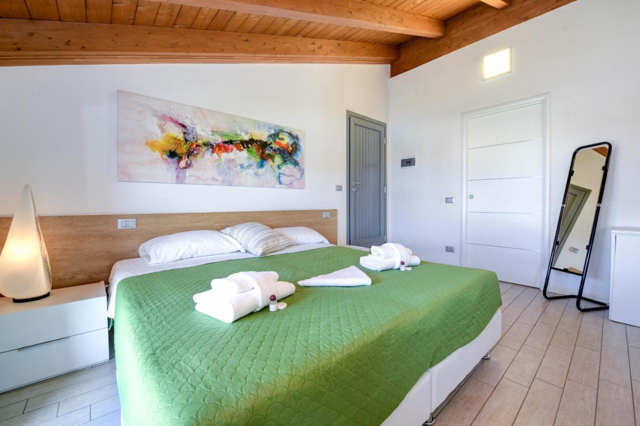 Borgo Gasparina Family Apartments Кастельнуово-дель-Гарда Екстер'єр фото