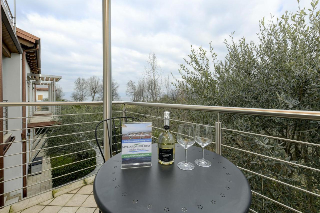Borgo Gasparina Family Apartments Кастельнуово-дель-Гарда Екстер'єр фото