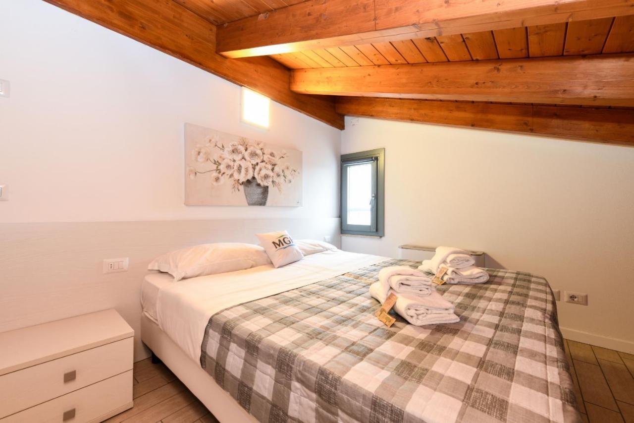 Borgo Gasparina Family Apartments Кастельнуово-дель-Гарда Екстер'єр фото