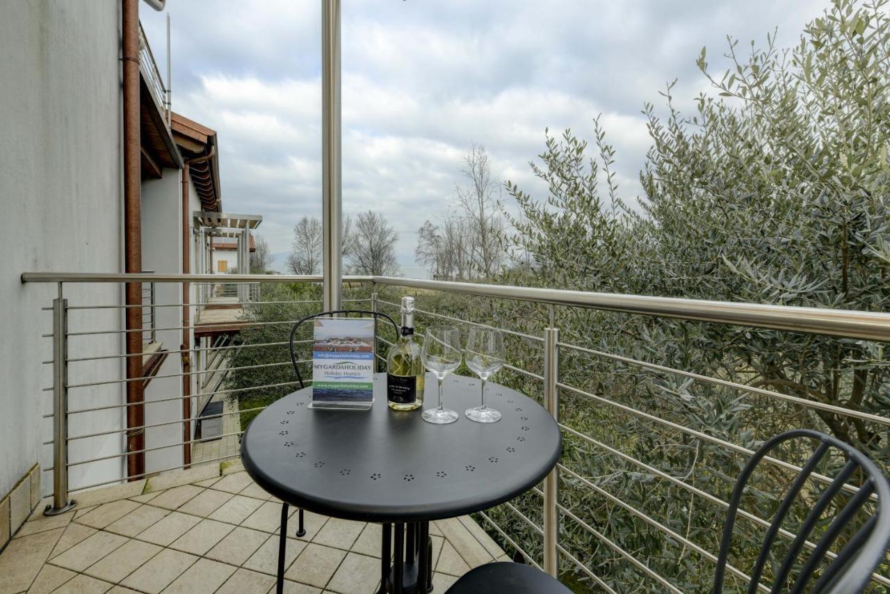 Borgo Gasparina Family Apartments Кастельнуово-дель-Гарда Екстер'єр фото