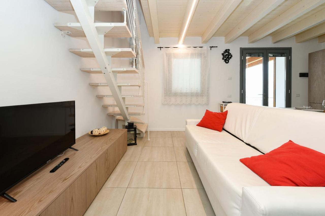 Borgo Gasparina Family Apartments Кастельнуово-дель-Гарда Екстер'єр фото