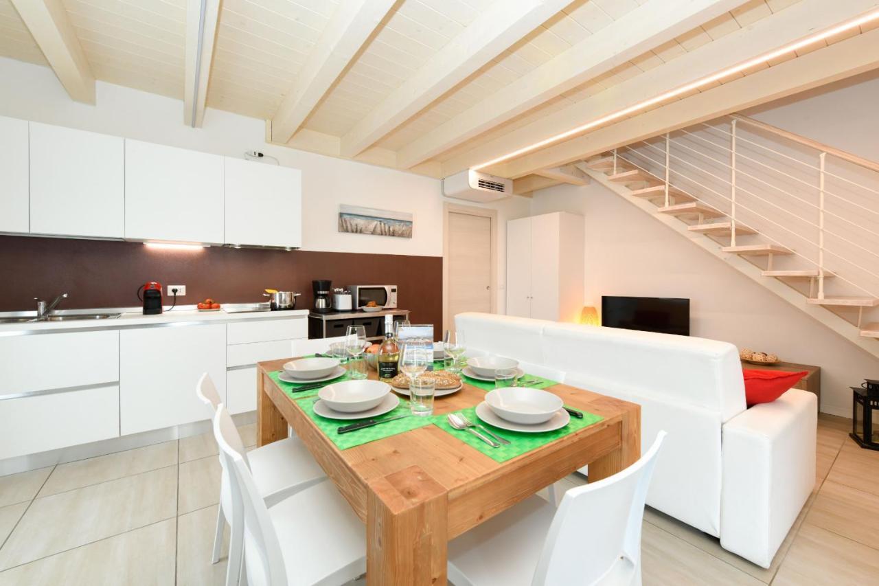 Borgo Gasparina Family Apartments Кастельнуово-дель-Гарда Екстер'єр фото