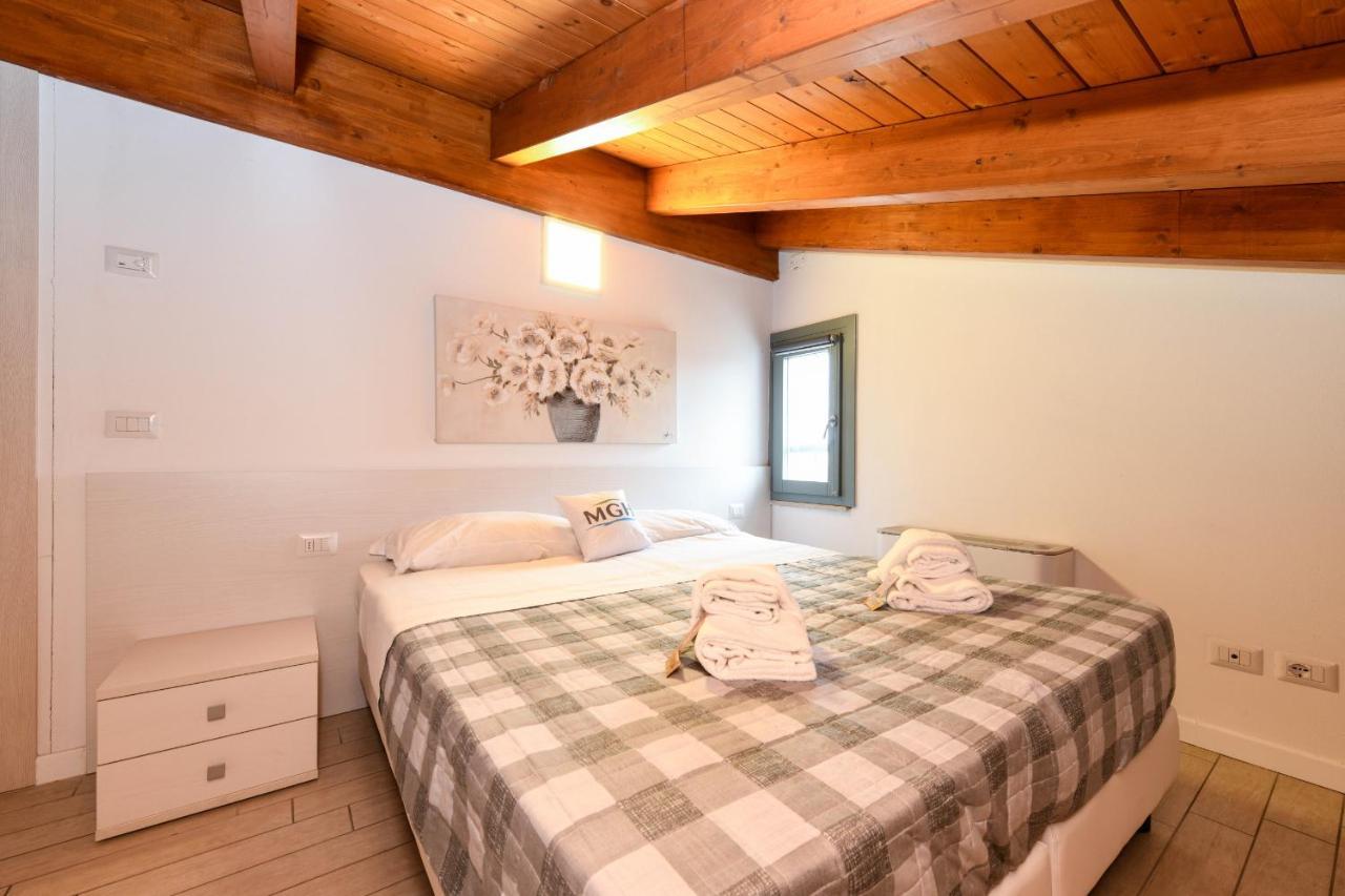 Borgo Gasparina Family Apartments Кастельнуово-дель-Гарда Екстер'єр фото