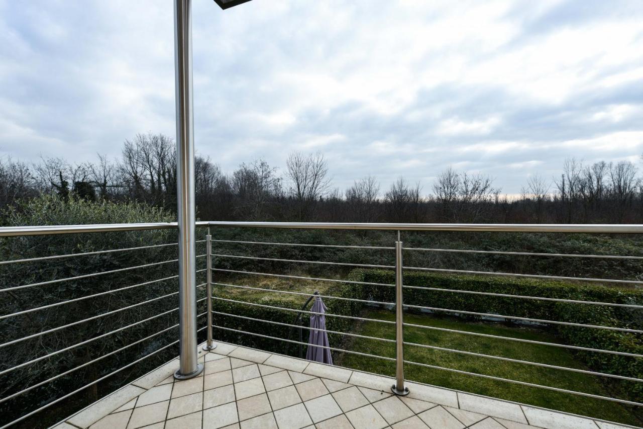 Borgo Gasparina Family Apartments Кастельнуово-дель-Гарда Екстер'єр фото