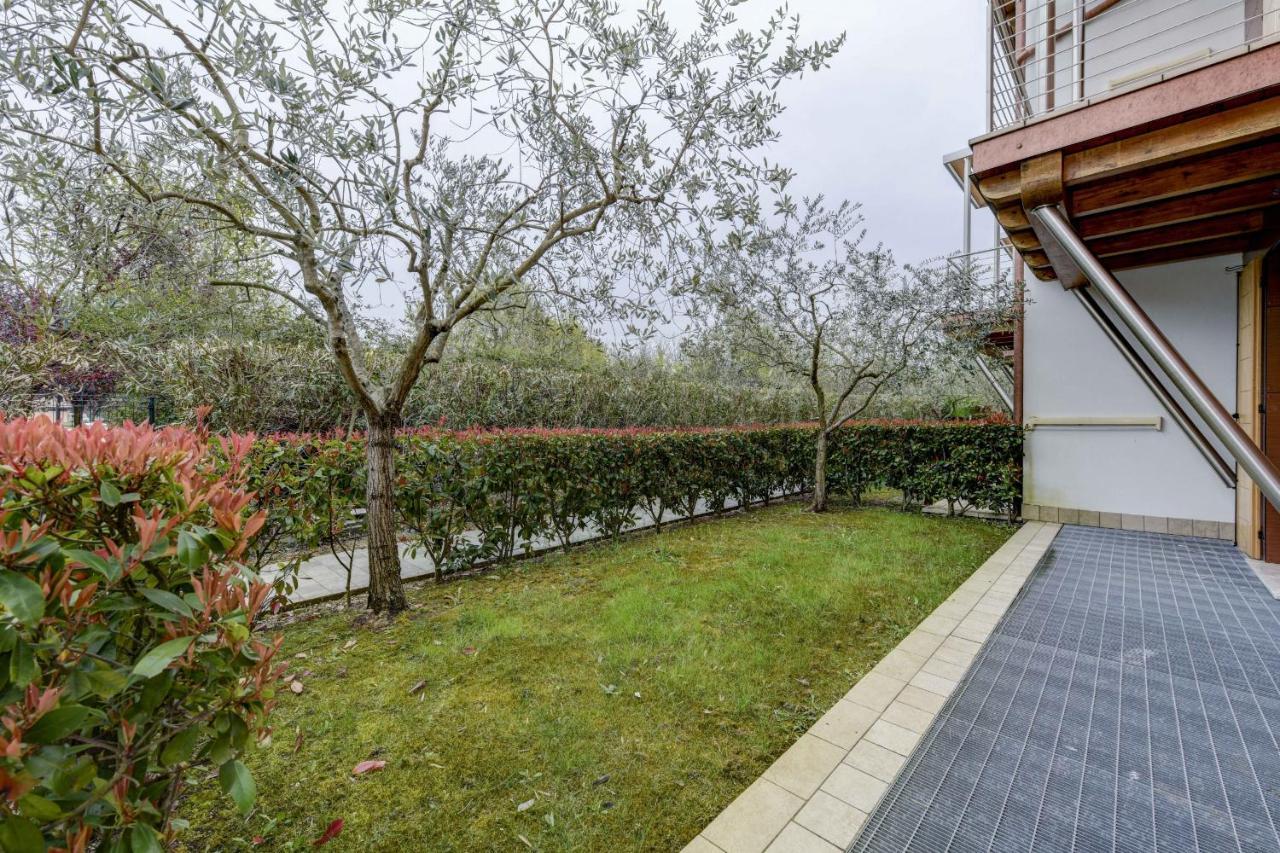 Borgo Gasparina Family Apartments Кастельнуово-дель-Гарда Екстер'єр фото
